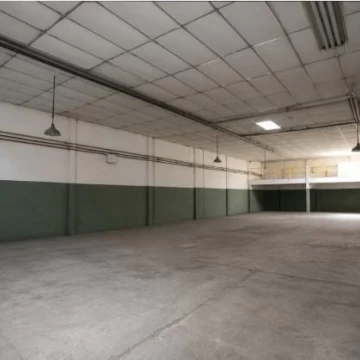 Planta Industrial con nave, entrada de camiones y gran potencial constructivo en Nueva Pompeya