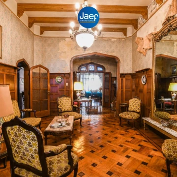 Imponente casa de estilo con parque gigante en venta