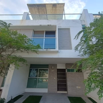 ¡Casa remodelada en venta! Natura Bosque Residencial