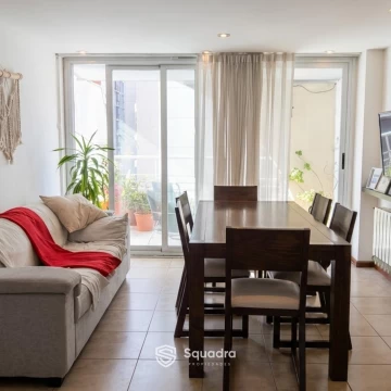 VENTA - Departamento dúplex 1 dormitorio más comodín, con terraza exlusiva - Centro, Rosario. 