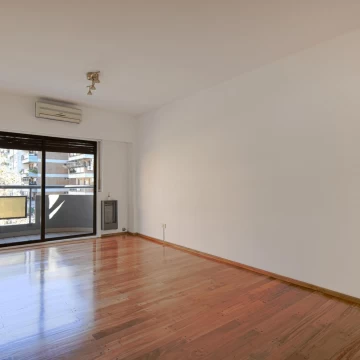 VENTA DEPARTAMENTO 3 AMBIENTES AL FRENTE C/ COCHERA CUBIERTA. VILLA URQUIZA.