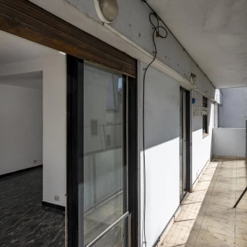 Venta Departamento 3 ambientes con balcón al contrafrente en Retiro