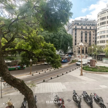Marcelo T. de Alvear y Maipu - Frente a Plaza San Martín - 