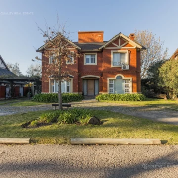 CASA | 5 AMBIENTES | JARDÍN Y PISCINA | GALERÍA | COCHERA | PILAR