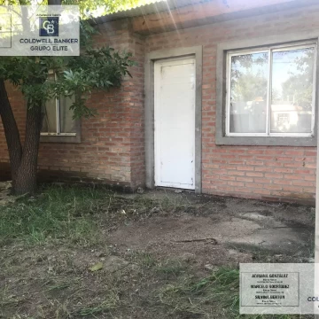 CASA EN VILLA MERCEDES CON PATIO 