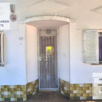Casa con dos habitaciones, cochera y patio . villa mercedes 