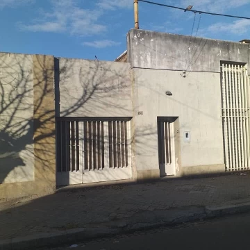 CASA DE 2 DORMITORIOS ARROYITO