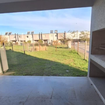 Duplex en Alquiler, 3 Dormitorios, Tortuguitas, Parque propio.