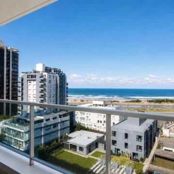 Venta apartamento 2 dormitorios en Punta del Este brava. Garage