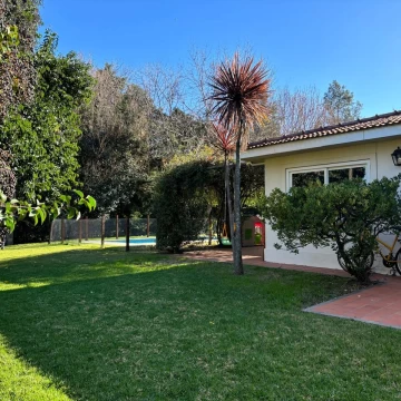 Casa en venta de 2 dorm + escritorio en Pilar Village