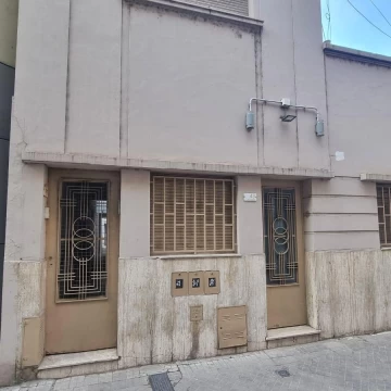 Casa antigua uso comercial Moreno 43 