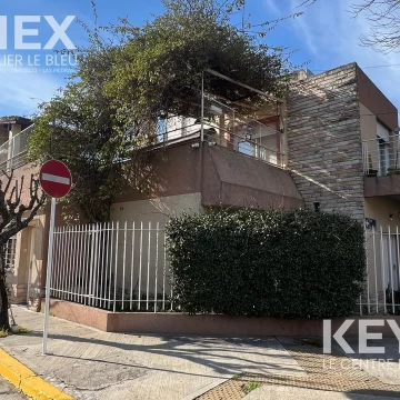 Casa en venta en Villa Real. Cómoda muy bien ubicada y luminosa!