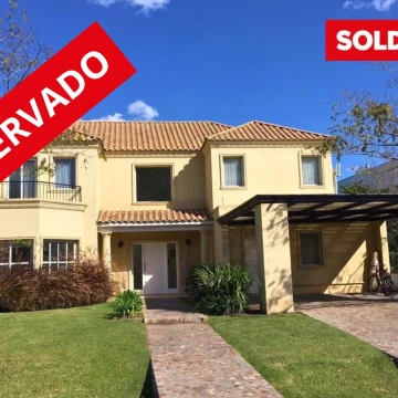 Casa en Ayres de Pilar, en venta y alquiler, en exclusiva. 4 cuartos, escritorio y piscina