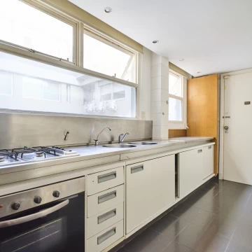 Venta departamento 4 ambientes contrafrente refaccionafo en Belgrano 