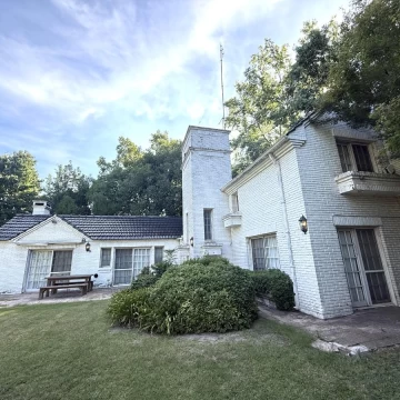 VENTA CASA en Oportunidad en San Diego – 6 ambientes pileta-quincho 