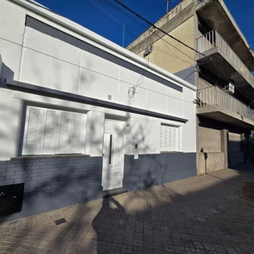 Alquiler casa barrio Echesortu Rosario dos habitaciones con patio y terraza