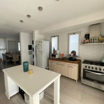 Casa en Alquiler amoblada, 4 ambientes, con pileta - San Sebastian Area 8