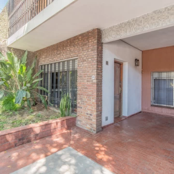 VENTA DE PH 3 AMBIENTES A RECICLAR CON PATIO Y ENTRADA INDEPENDIENTE EN VERSALLES