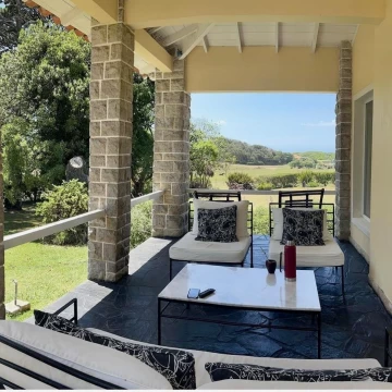 Chalet en Chapadmalal sobre importante lote a metros de la playa