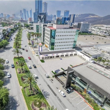 Local en RENTA av Fundadores Valle Oriente