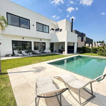 Venta casa en Lagoon pilar, 6 ambientes, pileta, quincho, galeria, playa en  pilar