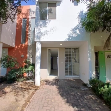 ¡Casa en venta remodelada en Loreto II, Tlaquepaque! 🏡✨
