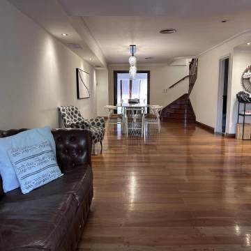 Imponente Casa en triplex Villa Devoto en alquiler - 5 dormitorios - la mejor ubicación y seguridad