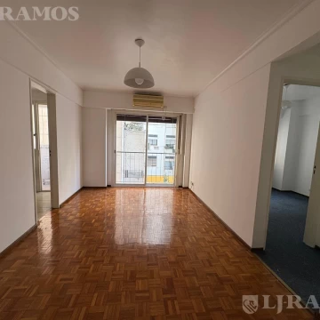 Juncal y Austria.Alquiler dos ambientes MUY LUMINOSOS.