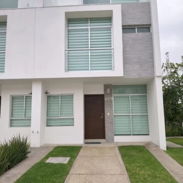 CASA EN VENTA EN MARIANO OTERO