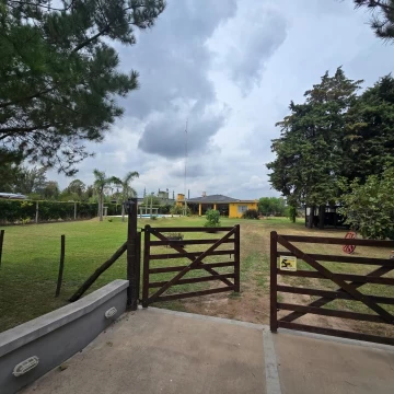 Quinta cuatro ambientes venta Lujan