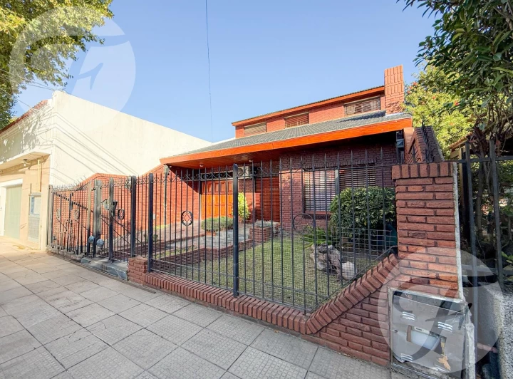 NUEVO VALOR - APTO CRÉDITO HIPOTECARIO - Excelente Chalet 4 Ambientes en Ituzaingó Sur