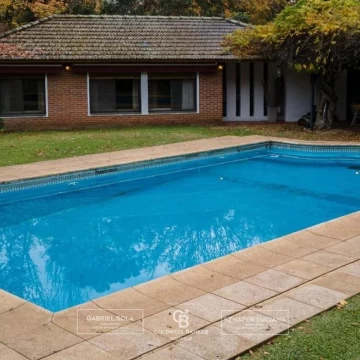 VENTA  Casa de Autor "Las Glicinas"   5 Suites  Pileta Excelente Acceso Panamericana