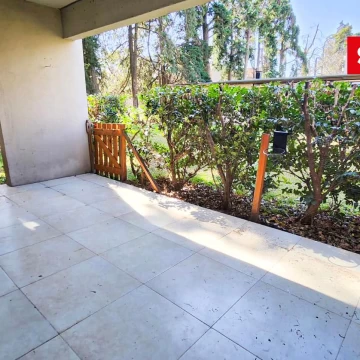Venta 3 ambientes en planta baja, con jardin, bajada Highland CC