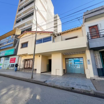 ALQUILER COMERCIAL  | Local en calle Salta - Centro