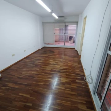 Alquiler en Nueva Córdoba  1 Dormitorio con Patio  Ideal Vivienda u Oficina