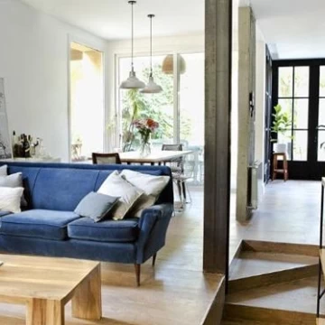 Casa en Venta de 4 Ambientes, jardín parrilla, Reciclada