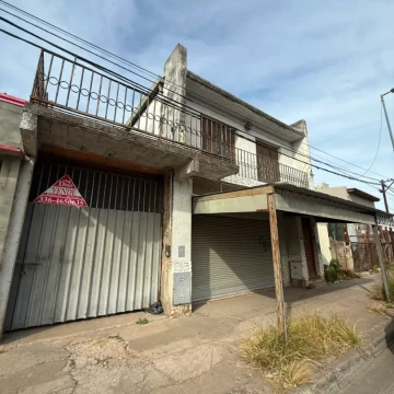 VENTA Local comercial y casa Av Peron 1316