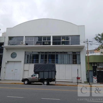 Deposito/Galpón en venta sobre importante Avenida, Pompeya.