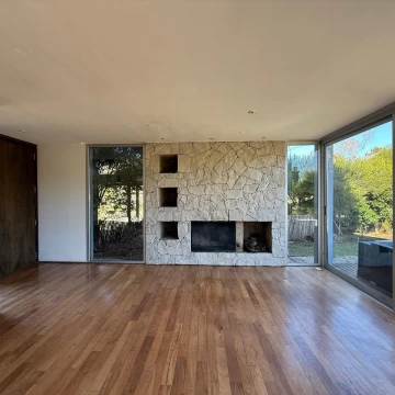 Casa en venta. Las Glorietas,Nordelta. Lote interno.