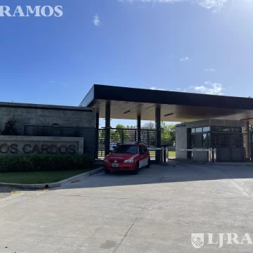 LOTE en VENTA con la mejor orientación NE en el EXCLUSIVO BARRIO LOS CARDOS DE PUNTA CHICA.