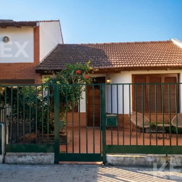 Casa en venta, gran pileta, quincho y parque 3 520 y 521 Tolosa