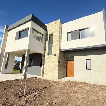 Casa en Venta 3 dorm    Escritorio    Playroom Santa Elisa Pilar del Este