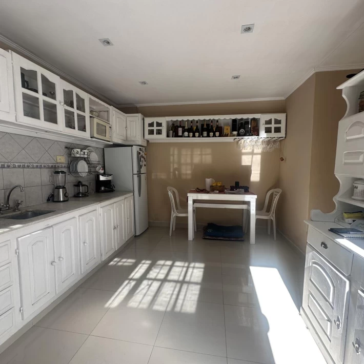 Casa mixta con galpón/salón  en Venta en Moreno