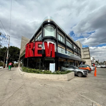Local comercial en renta – Plaza Trevi, Tecamachalco