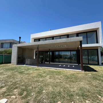 VENTA CASA A TEREMINAR BARRIO SAN ELISEO, CANNING