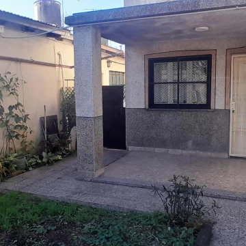 Casa en venta 4 ambientes en Jose Leon Suarez con jardin, cochera y terraza