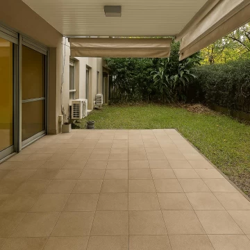 Departamento 3 ambientes en Venta Planta Baja con Jardin Jardines de San Isidro