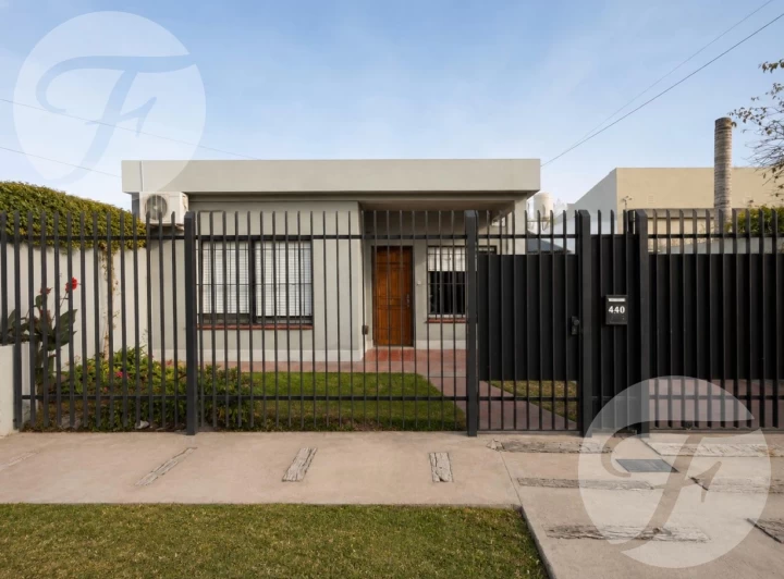 Casa con pileta y quincho en lote de 320 m² | Apta crédito | Excelente estado | San Pedro