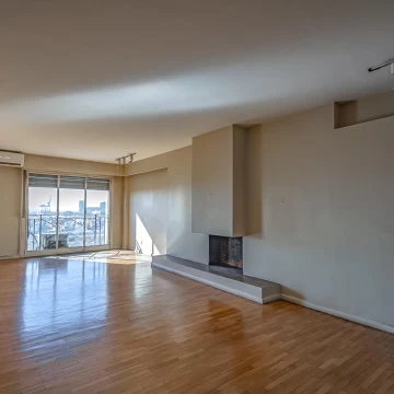Muy buen departamento en Av. Libertador con COCHERA - PISO ALTO con VISTA al rio