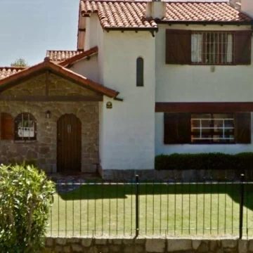 Chalet en Playa Grande con cochera en alquiler